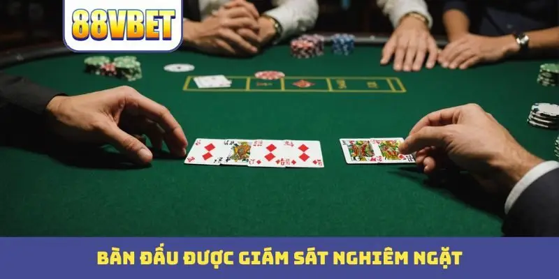 Bàn đấu được giám sát nghiêm ngặt